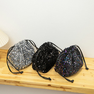 �r��б��ˮͰ����Ů���K�ް��OӋ��ܛ����μ���W����ɫ��Ƭ��