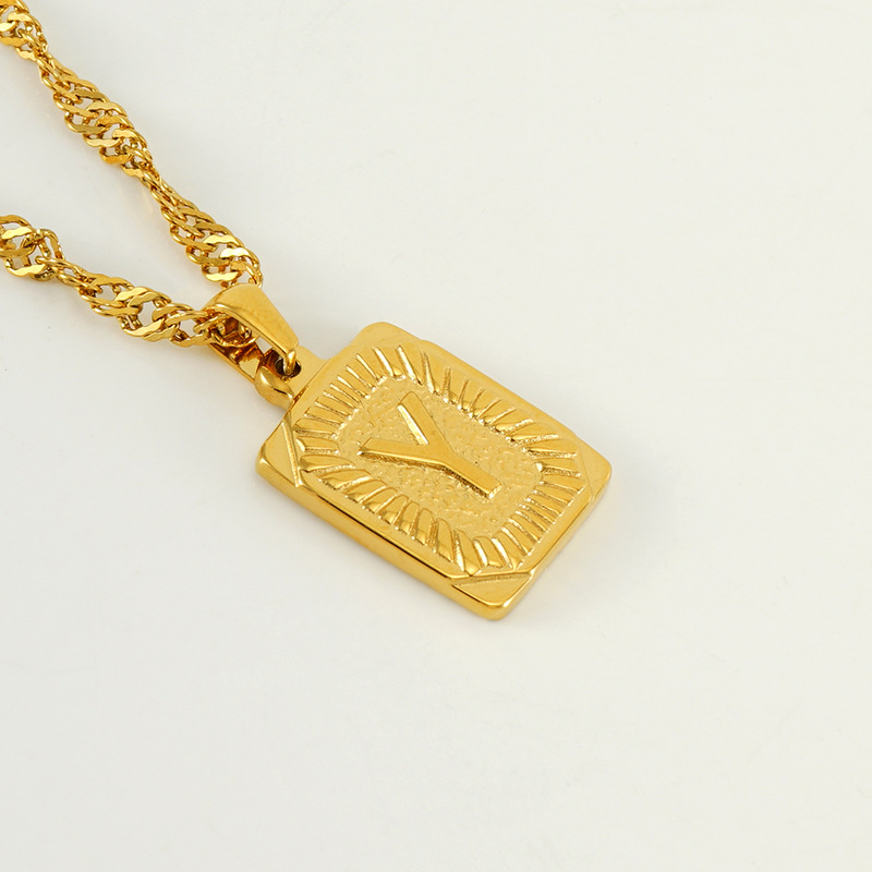 Collar de cadena de onda de agua cuadrada de acero inoxidable europeo y americano transfronterizo moda de mujer Luz de lujo todo fósforo titanio acero 26 letra colgante