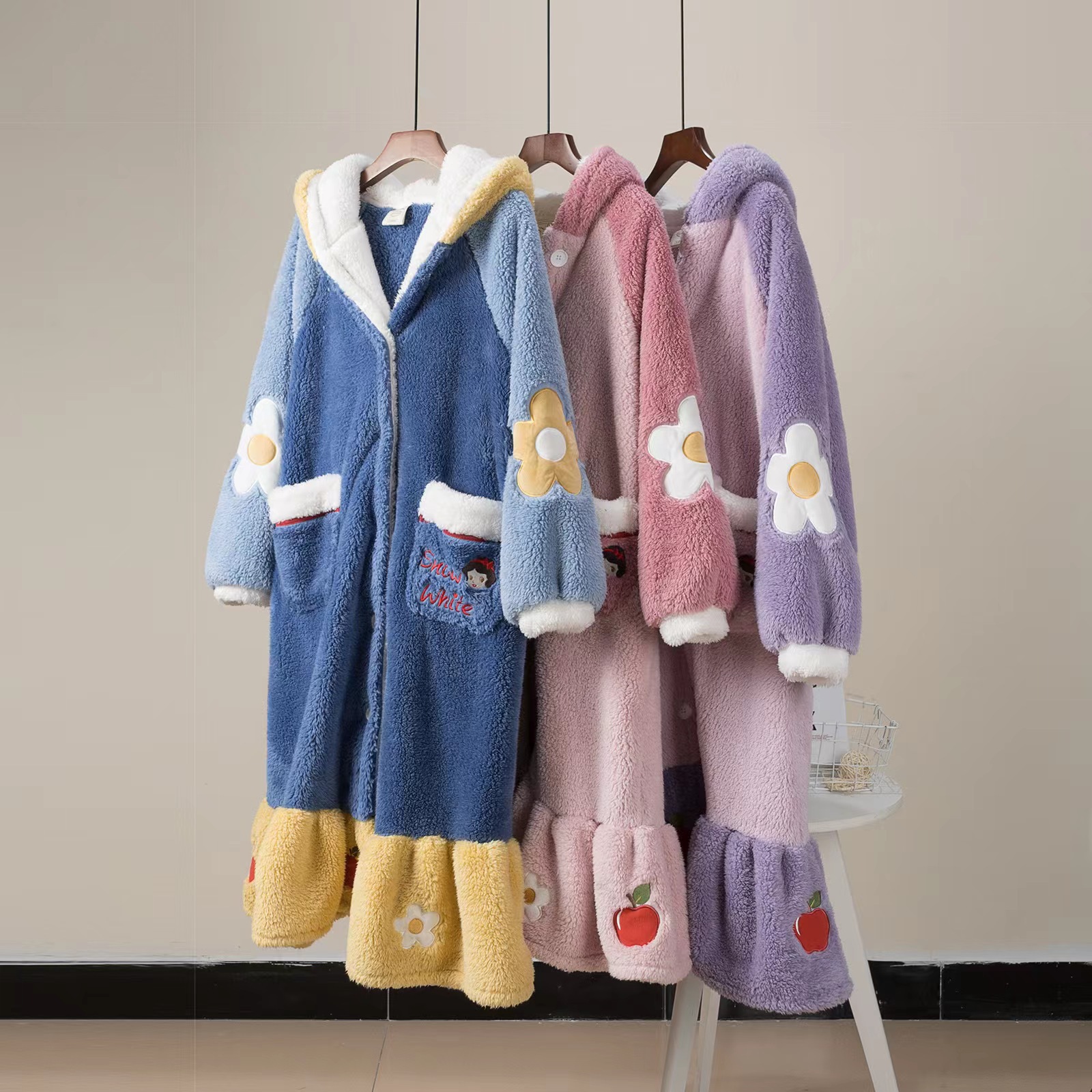 FUENTE de Fábrica al por mayor de coral de lana de otoño e invierno de felpa de dibujos animados camisón traje de las mujeres engrosada caliente nuevo traje caliente