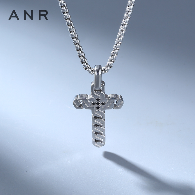 欧美饰品钛钢十字型男士项坠个性朋克复古潮男十字不锈钢吊坠批发