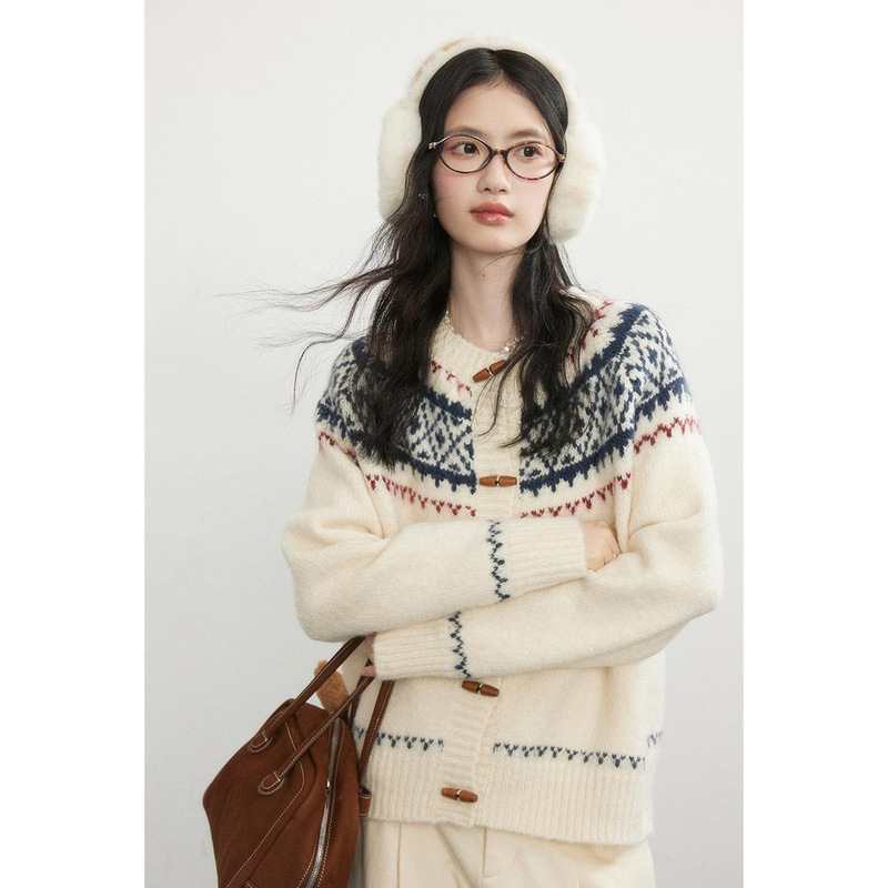 Christmas Style Fair Isle Jacquard Sweater for Women with Horn Buttons, Off-White, New Autumn and Winter Round-Neck Knit Cardigan