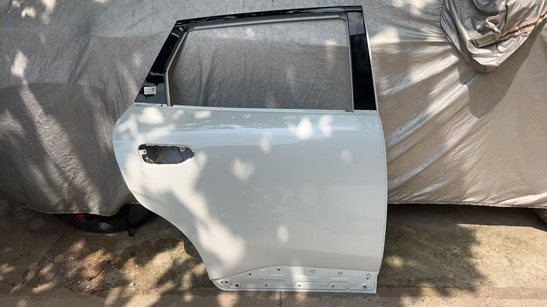 Suitable for the right rear door of the Arcfox T1. In stock for quick delivery, shipped by the manufacturer