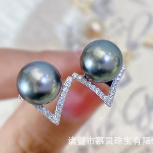 18K Gold White Zircon Stud Earrings Classic Big "V" Pearl Stud Earrings Zircon Inlaid Versatile Accessories Without Beads