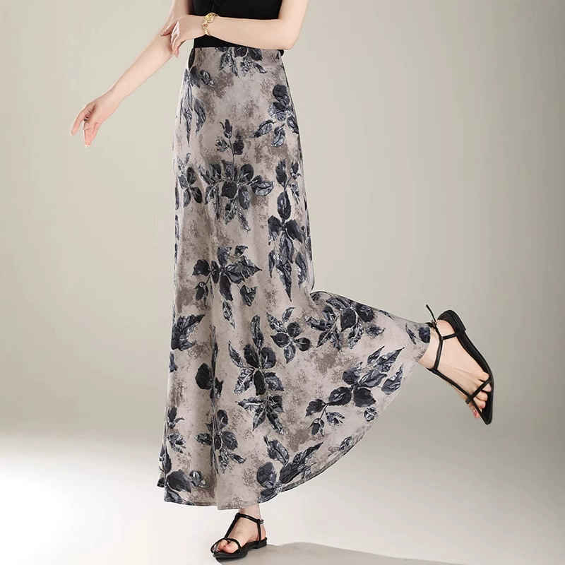 Summer long skirt, bright catchy style, high-quality style, hip-accented, "fish tail" cut