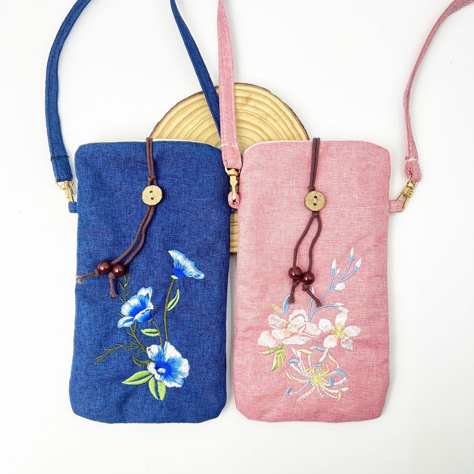 Women's Small Cotton And Linen Flower Vintage Style Ethnic Style Lock Clasp Crossbody Bag display picture 1