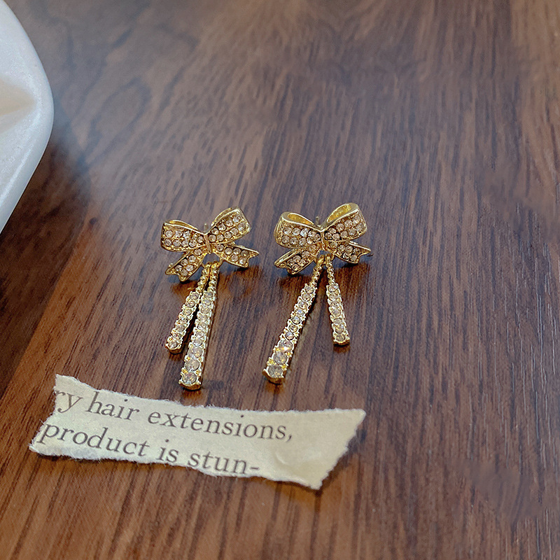 Fashion Flower Silver Plating Inlay Artificial Diamond Pearl Ear Studs 1 Pair