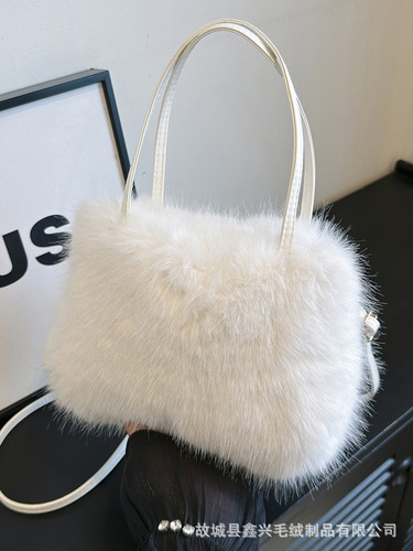 Autumn/Winter Storage Shoulder Plush Bag with High-Grade Texture, Fashion Fluffy Matchable Shoulder Bag