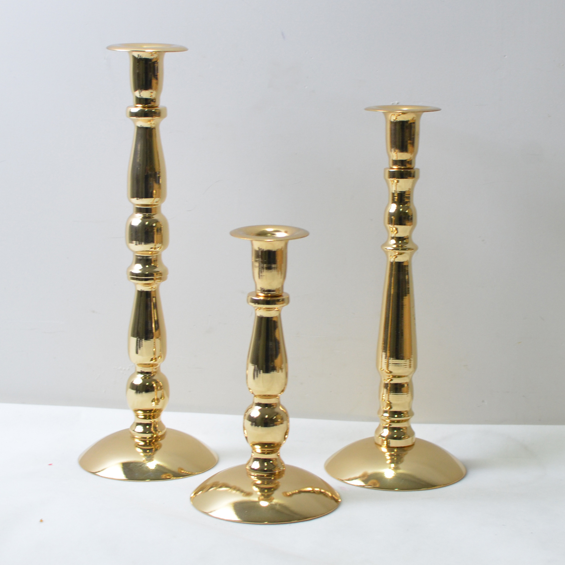 Cross-border ins retro americano candelabro de hierro forjado atmósfera decoración de mesa de comedor columna romana candelabro largo