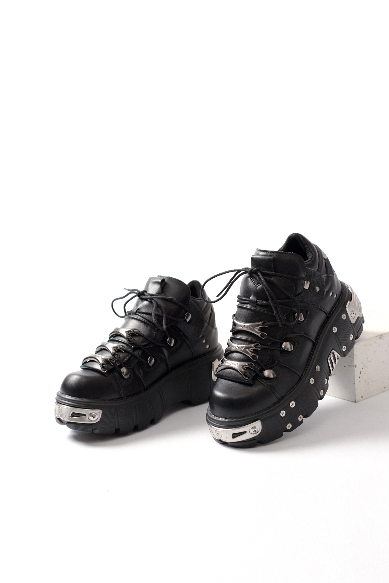 Dad shoes voor dames met dikke zool in punkstijl_voghion.com