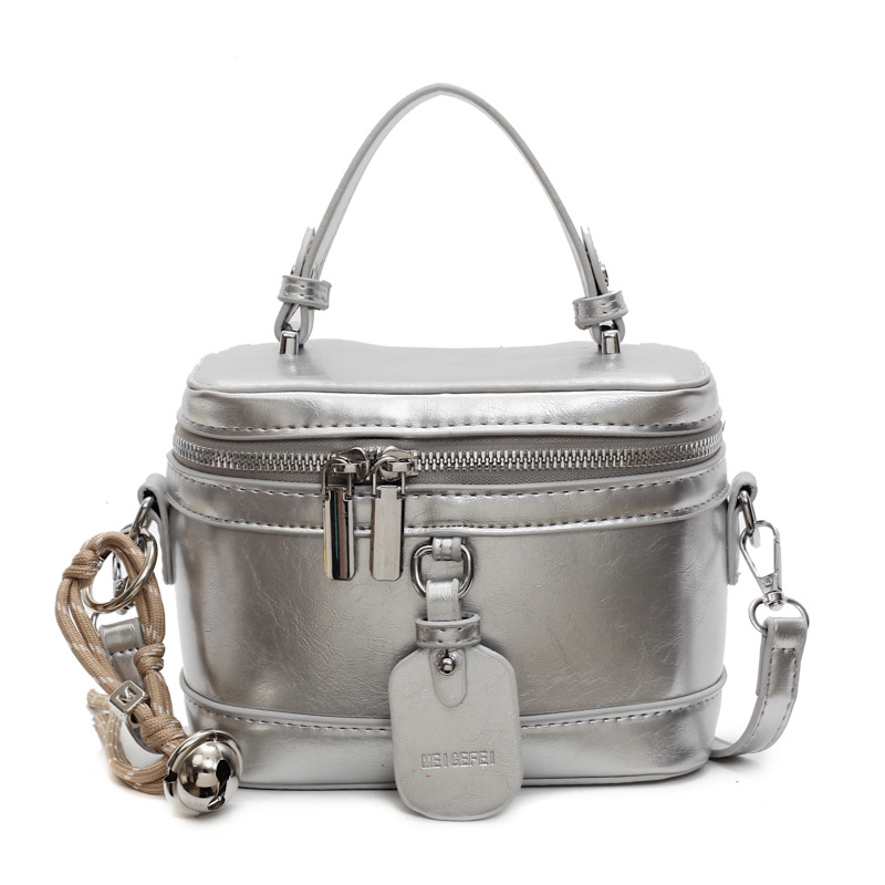 Bolso de mano popular de super fuego para mujeres 2025, nuevo bolso de hombro de tendencia versátil, sensación de alto nivel, bolso de mochila simple.