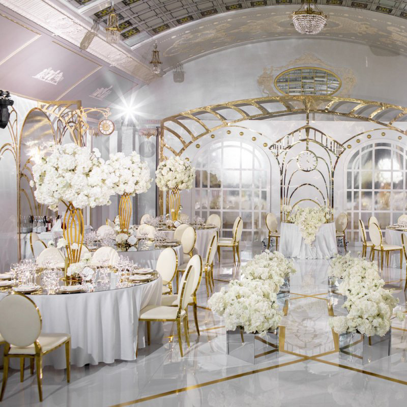 Mesa de boda para exteriores con tablero ovalado de vidrio dorado y acero inoxidable, mesa de comedor combinada para alquiler de banquetes integrada