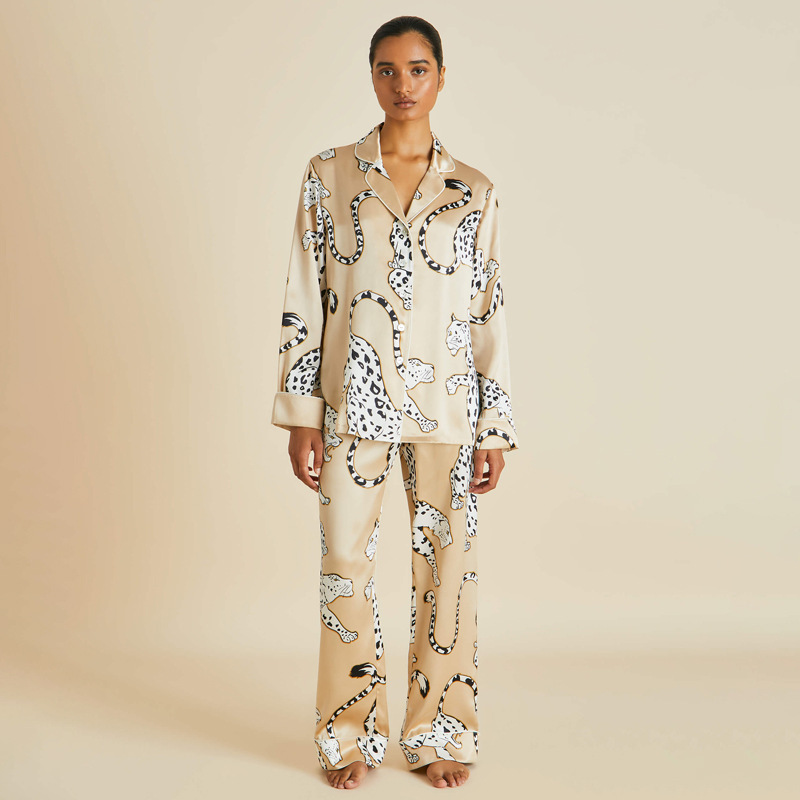 유럽 역 엔트리 럭셔리 2023 새로운 봄과 가을 잠옷 여성 틈새 고급 실크 새틴 홈 옷 투피스 세트