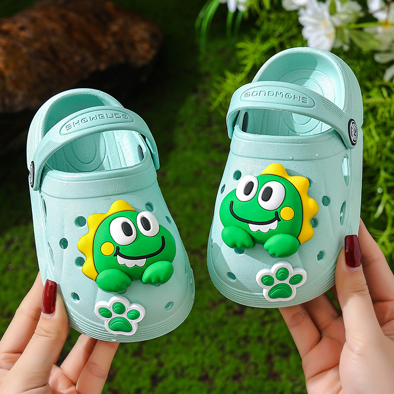 Cute cartoon children's slippers for boys, toddlers, and older children; non-slip soft soles; summer and all seasons.