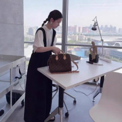 見た目もとても良い夏服一式、A系とS系のライトで大人っぽく、賢く、気質が高く、高級感のあるユニークなサスペンダースカートスーツです。
