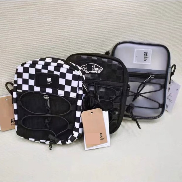 潮牌经典棋盘格斜挎包男女户外运动旅行单肩包学生百搭书包手机包