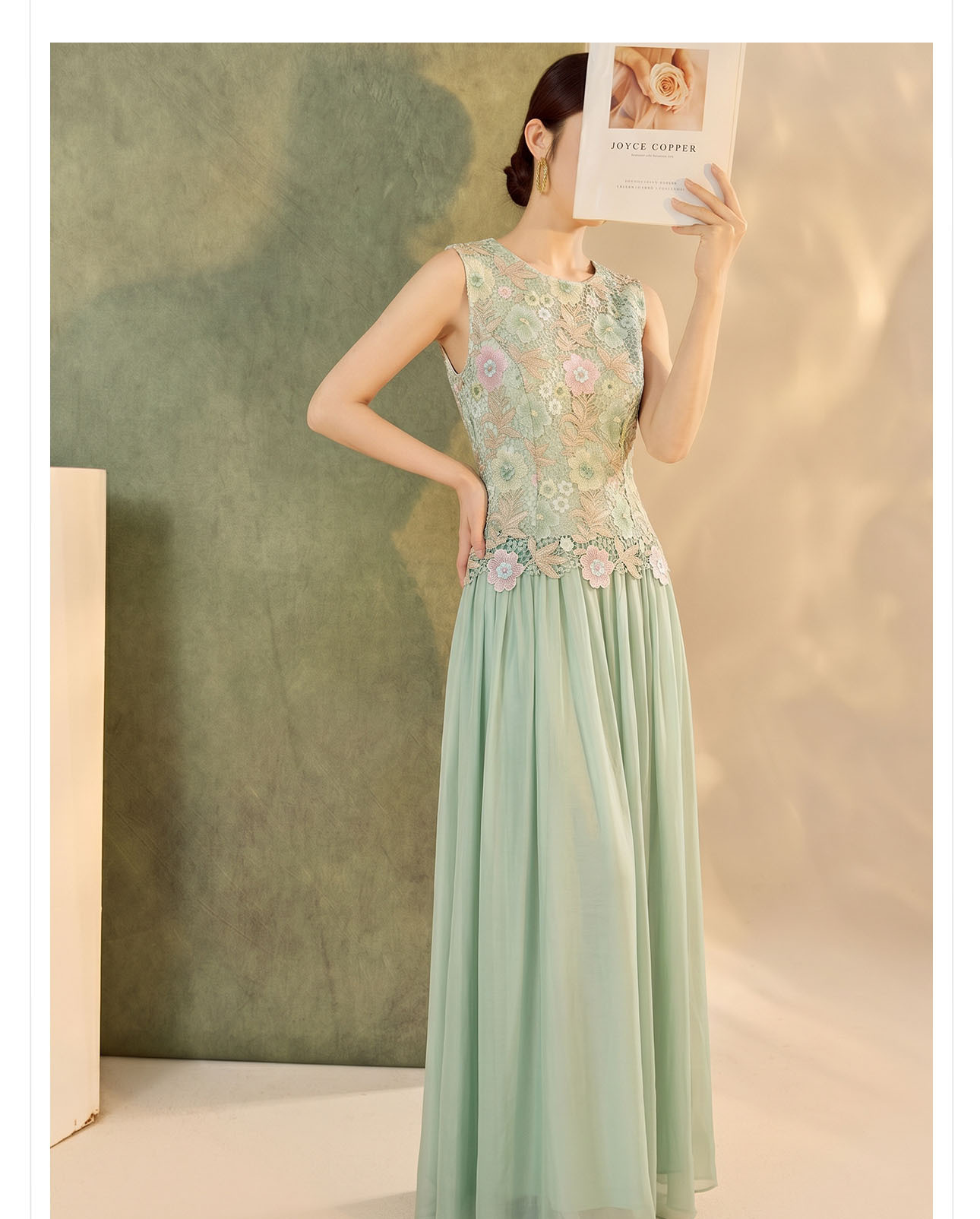 Đầm maxi thêu hoa ren nổi — Xanh lá cây nhạtcolor chi tiết 7
