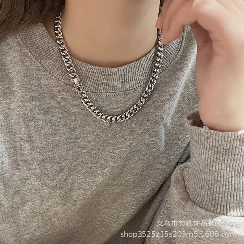Stainless steel Cuban chain necklace with snap clasp—colorfast, chunky design, perfect for both women and men, trendy Instagram-inspired streetwear hip-hop style.