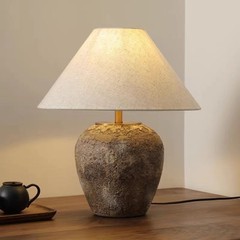 日本式のレトロな客間の寝室はひっそりとしています。