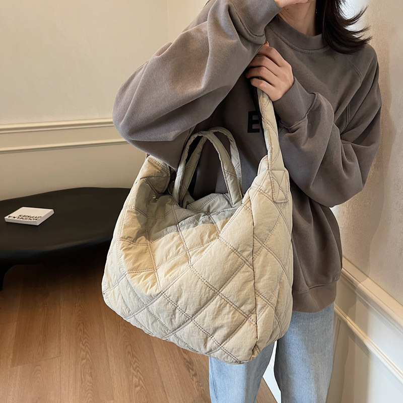Bolso de algodón de gran capacidad de invierno para mujer 2024 nuevo bolso de mano rombo de nailon casual bolso de mensajero de un solo hombro