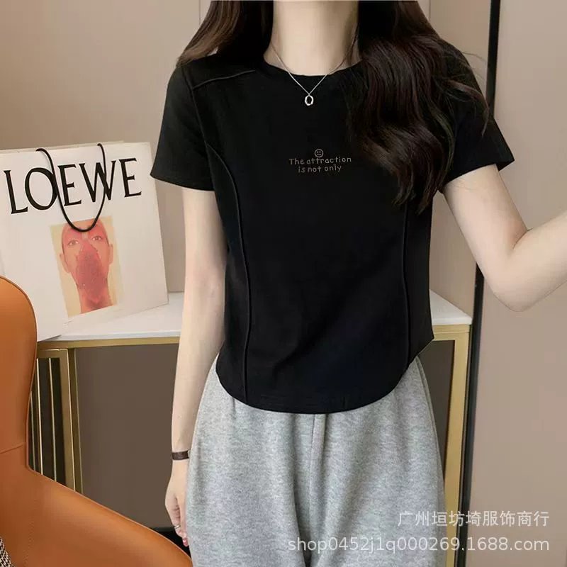 Женская летняя хлопковая футболка с коротким рукавом, короткая, приталенная, с принтом «рыбья кость», в корейском стиле, 2025 года.