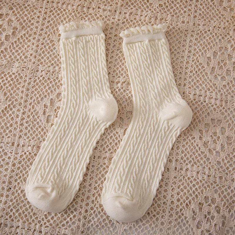 Серебряный? Нет. Оригинал: Mid‑calf breathable lace socks, embroidered cute motifs (rabbit/heart/flower), one size