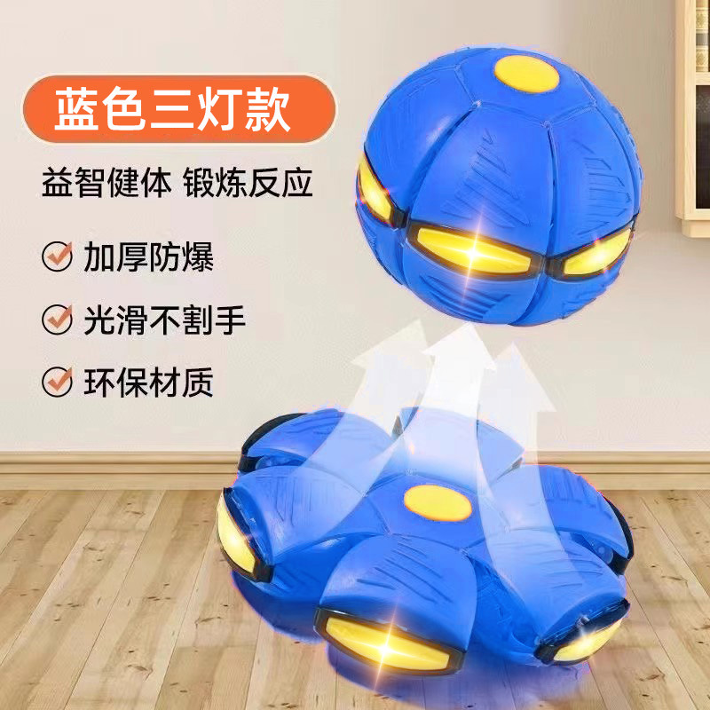 子供の弾力ボールはボールを踏みます。|undefined
