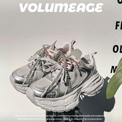 お父さんの靴の女性の2024年の秋の新型のファッションの丸い頭は高くなって通気性の復古の運動の百合の厚い底の双のひもを掛けます。