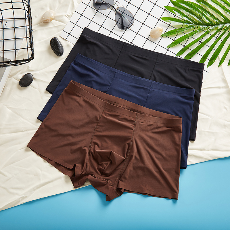 Ropa interior de seda de hielo pantalones planos de secado rápido para hombre ligero transpirable de una pieza sin costuras boxeadores de verano en stock al por mayor