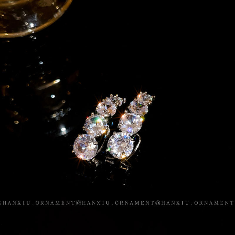 fashionable geometric universal earrings with zircon