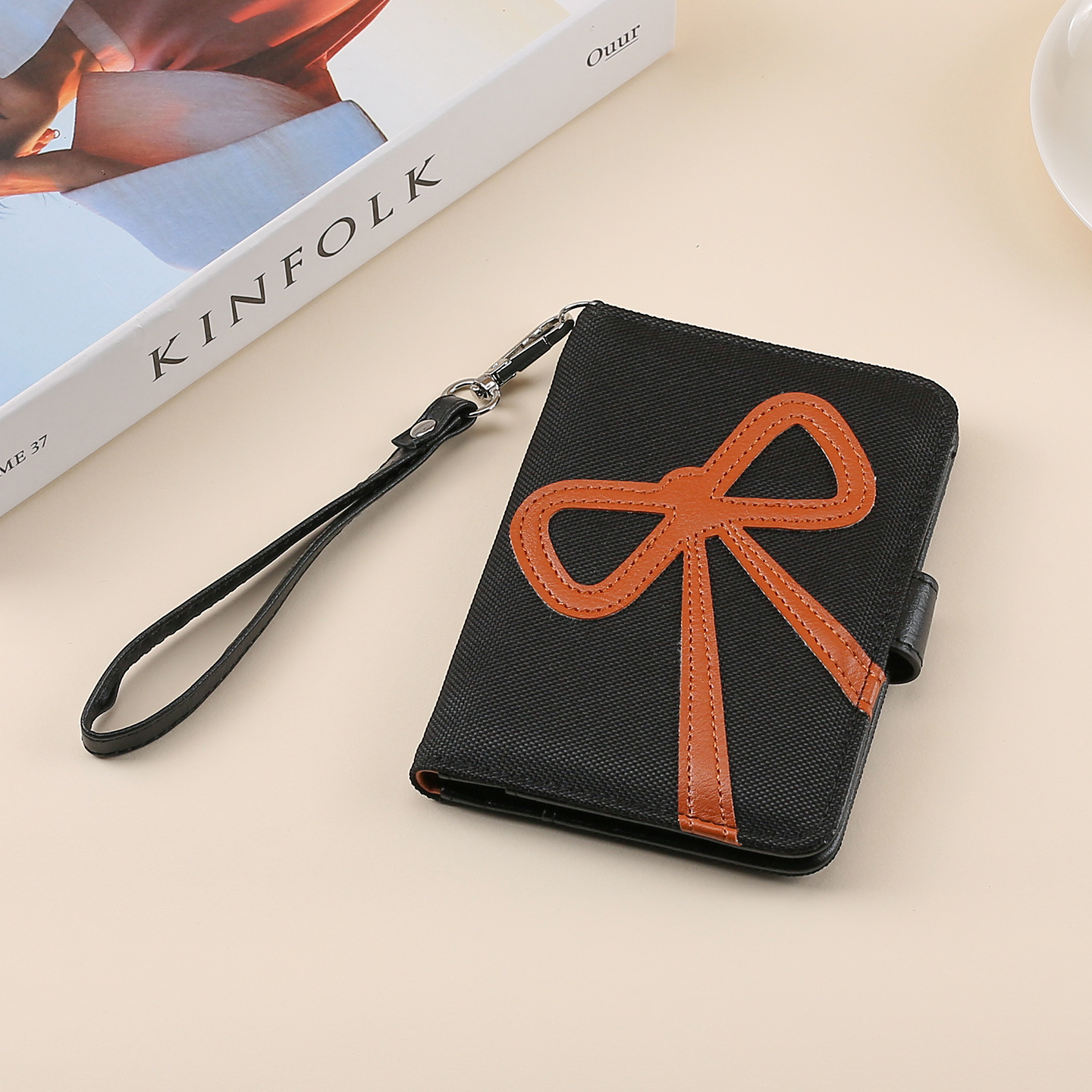 Corazón rosa de niña arco corteza pasaporte clipins tarjeta bancaria de alto valor pasaporte certificado de almacenamiento cubierta