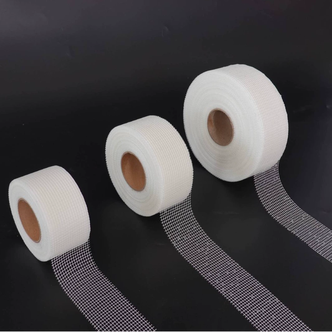 Производитель по индивидуальному заказу 75 г белой 9-сеточной шифровальной и клейкой изоляционной ленты, устойчивой к растрескиванию, щелочестойкой, золотой, стекловолоконной, самоклеящейся ленты для уплотнения.