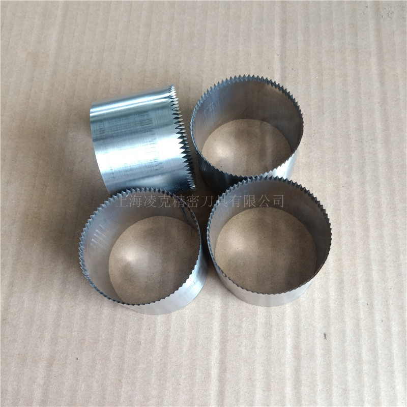 ��Ĥ���Բ�ݵ���Ĥ�������е�Բ���δ��׻���Ƭ���Ͽ��׻��е�