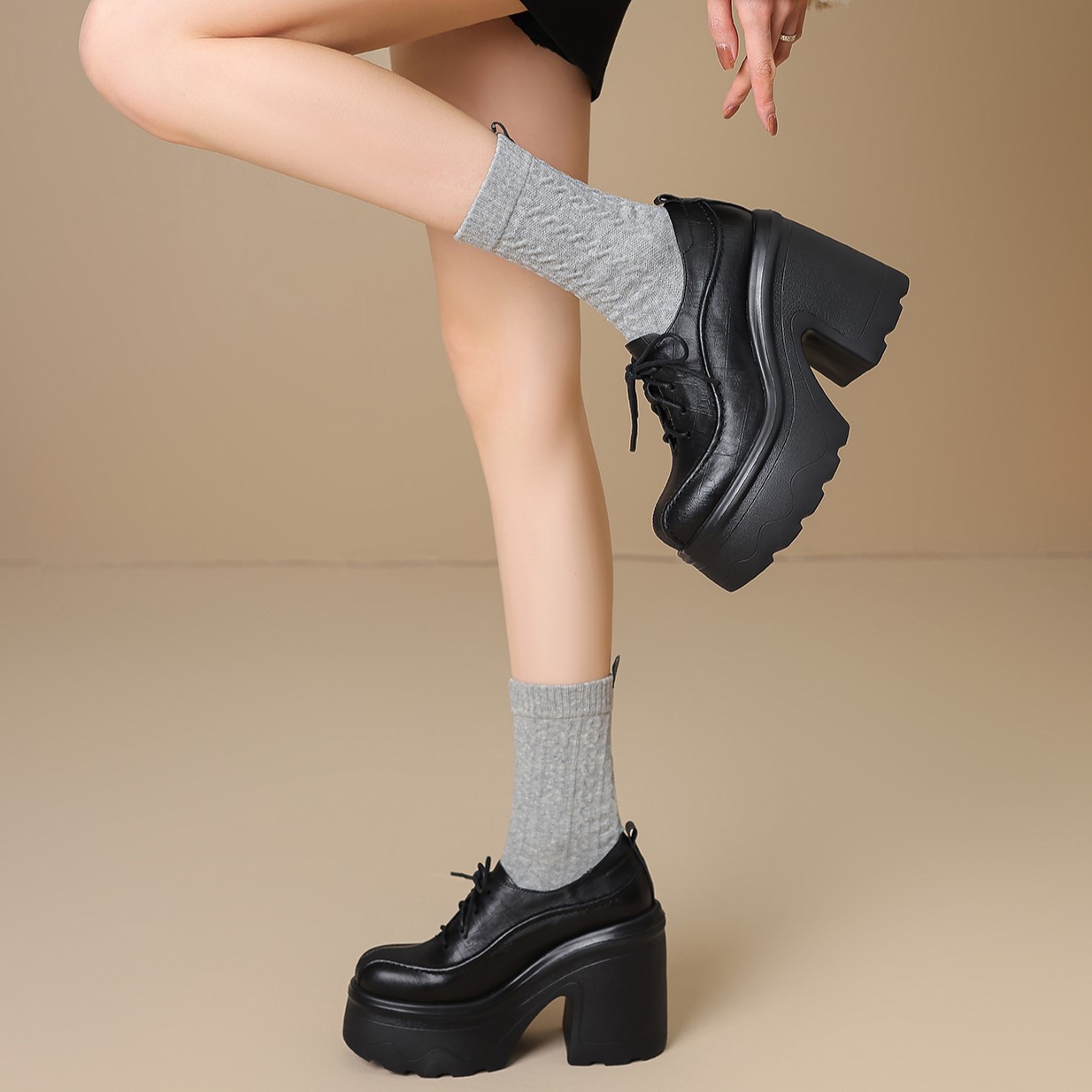Giày loafer nữ đế xuồng cao gót 12 cm, mũi sâu buộc dây, da bò thật — màu nâu, màu đen