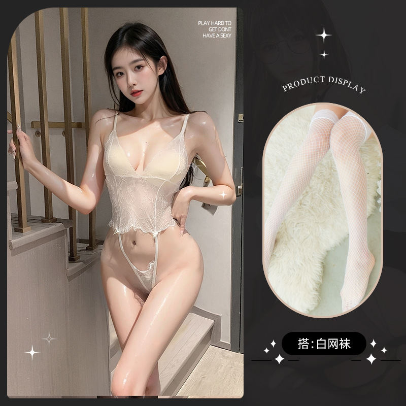 흰색 레이스 점프수트 + 흰색 망사 스타킹