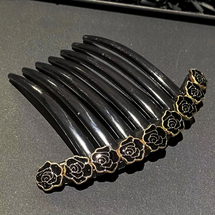 【일곱 개의 이빨】검은 장미