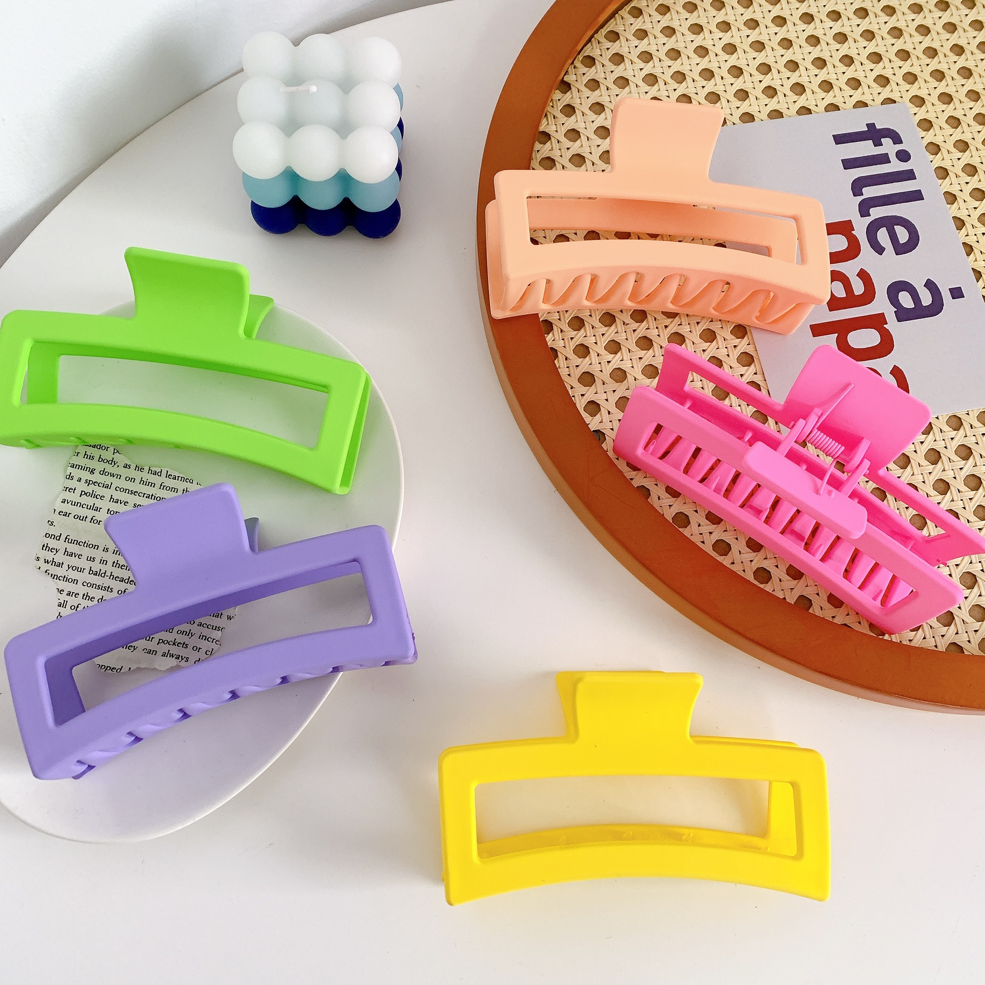 Women'S Gender Simple Style Solid Color Plastic Handmade Hair Claws 1 Piece