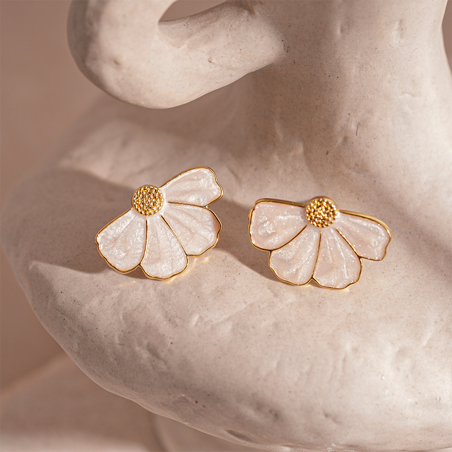 30g Weight 0.03µm Gold Plating Thickness Electroplating Gold Plating Process Alloy Ear Needle Material Copper Plated Plating Material Ear Studs Classification 1 Pair Quantity Holiday, Daily Occasion Alloy Material Flower Pattern Women's Gender Elegant, Retro Style Enamel Craft 1 Pair Elegant Retro Flower Enamel Alloy Drop Earrings Ear Studs 11