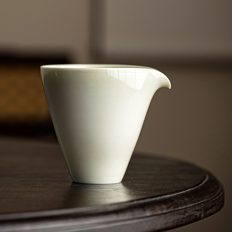 草木灰公道杯陶瓷簡約茶海公杯家用功夫茶具中式分茶器勻杯倒茶器