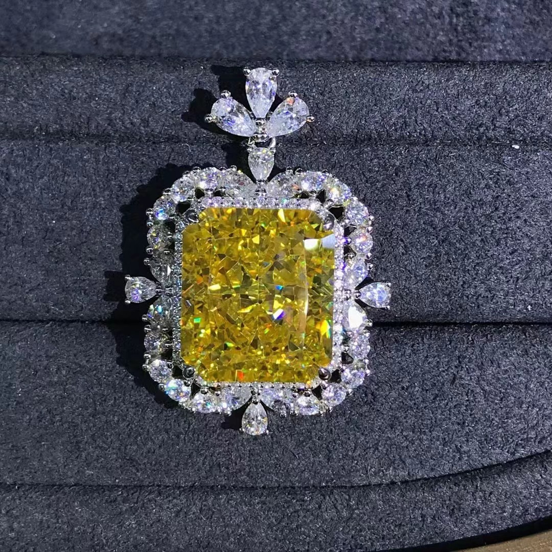 15 quilates diamantes cortados amarillos de alto carbono perforación colgante de plata esterlina gruesa electrodeposición incrustada importación de alto carbono perforación