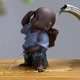 Чайная фигурка из пурпурной глины «мальчик-писака», 7,8×7×14 см, смена цвета, смола/керамика