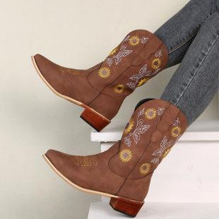 Cross-border Autumn and Winter New Women's Shoes European and American Foreign Trade Fashion Martin Boots Women's Thick Heel Pointed Large Size Embroidered Women's Boots