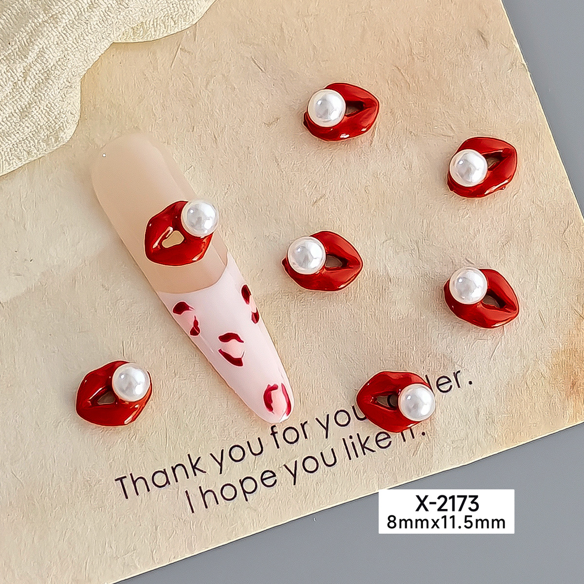 Joyas de uñas lápiz labial grande aleación de labios rojos uñas maquillaje decoración de goteo de aceite al por mayor Navidad material de uñas corte