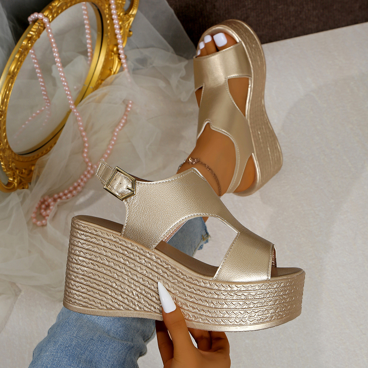 Cross-border foreign trade ladies summer new fish mouth plus size foreign trade slope heel open toe buckle Roman style high heel sandals women