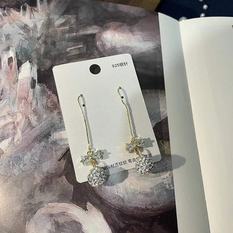 Elegant long crystal earings with bow