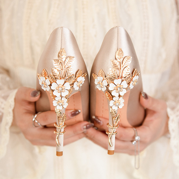 Fashionable sexy wedding shoes stiletto heels pointed-toe made of…