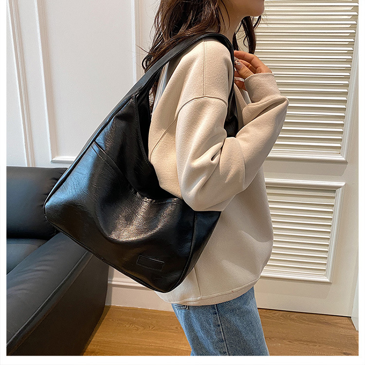 Large-capacity female 2024 new autumn and winter soft leather bucket bag, commuter tote bag, college student class single-shoulder bag undefined