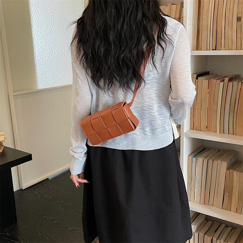 2026 nuevo bolso de verano de tejido estilo coreano bolso de mochila de moda color caramelo bolso de hombro de nicho simple