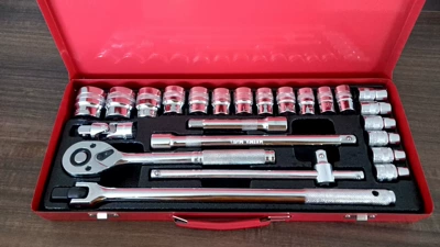 Gutuo 24-piece socket wrench set, ratchet wrench set, red iron box auto repair socket tool set, manufacturer wholesale (Mühərrik tənzimləmə alətləri) - mirror-finish-iron-box-24-piece-set-f-rod