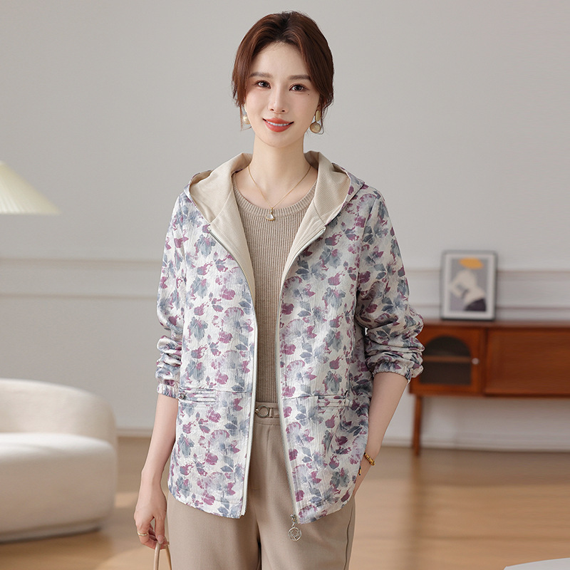 Spring Tops for Petite Moms 2026 New Style Middle-Aged and Elderly Women's Fashion Printed Cardigan Windbreaker Jacket