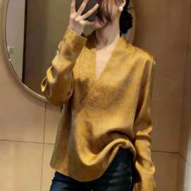 设计感小众高级轻奢风V领黄色长袖上衣女2026春季新款高级感显瘦